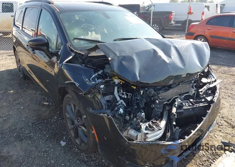 2020 Chrysler Pacifica Touring L z USA, uszkodzony, nr VIN 2C4RC1BG3LR250499